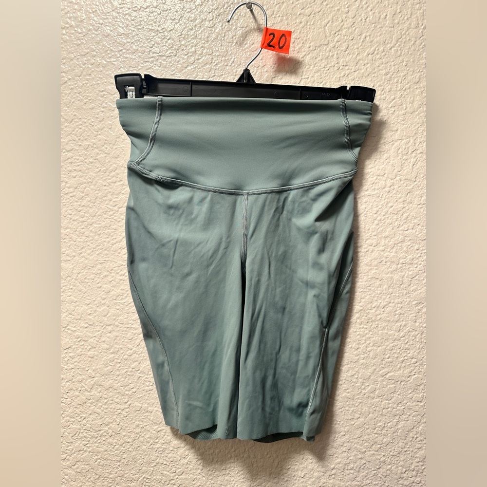 Lululemon base pace shorts A20